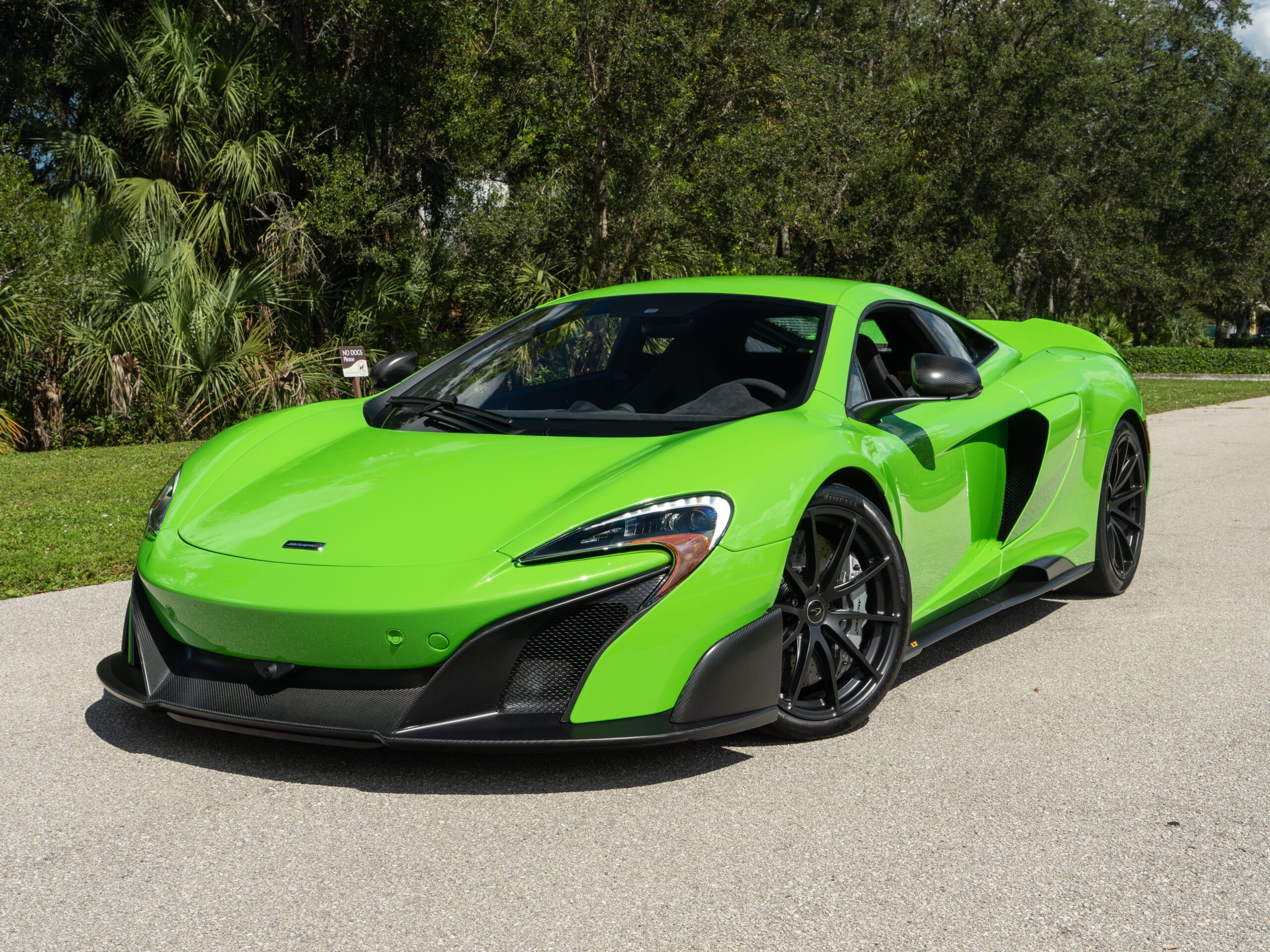 A green McLaren 650s