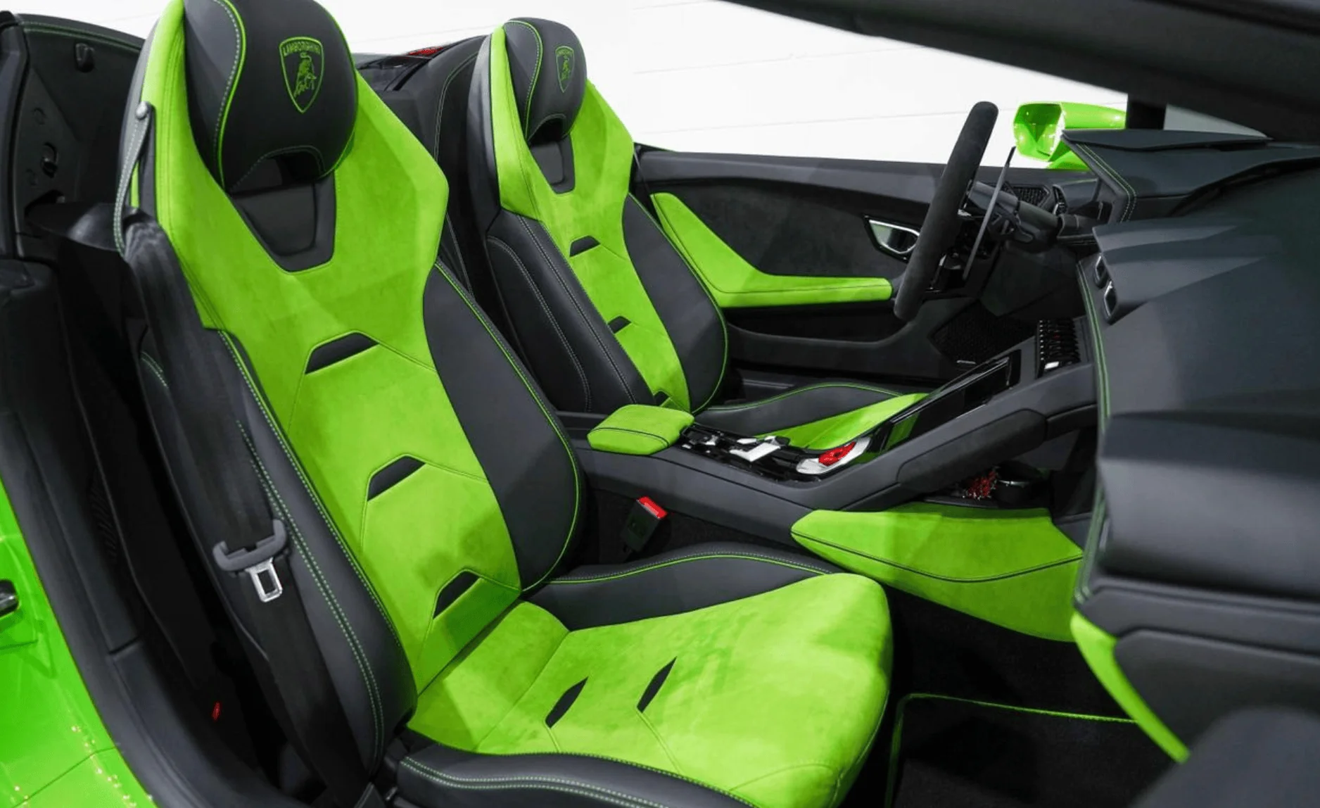 Luxury Car Interiors: A Guide to Materials, Comfort, and Craftsmanship